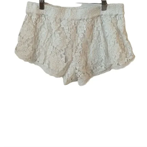 Aritzia Talula Beatrice Lace Shorts - Picture 2 of 5